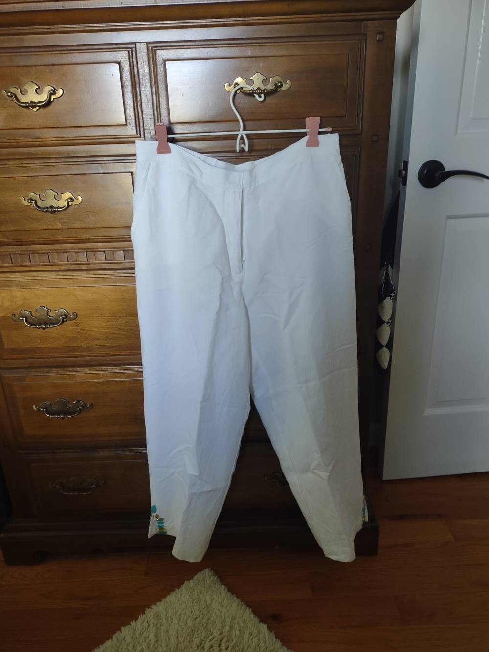 Ruby Rd. White Capris